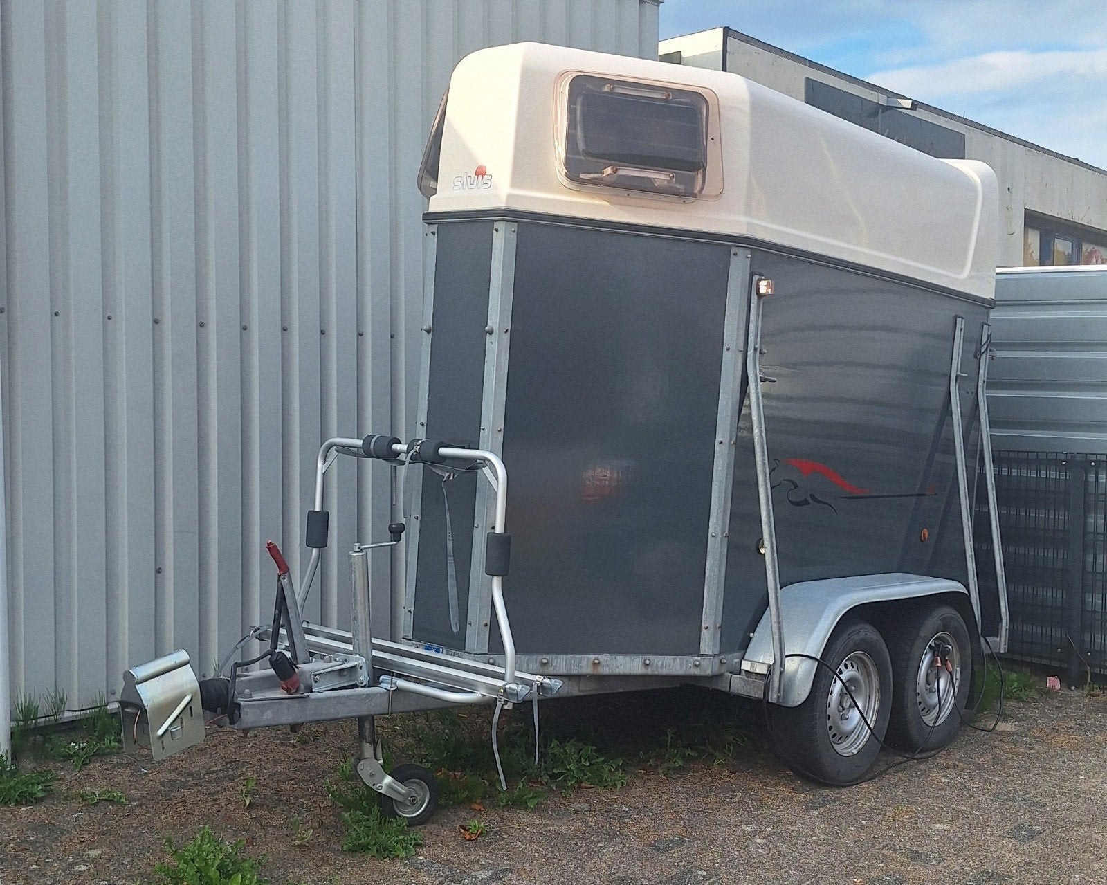 Zeer nette 1,5 paardentrailer Sluis, Ophalen, Gebruikt, Hout, 1½-paards trailer