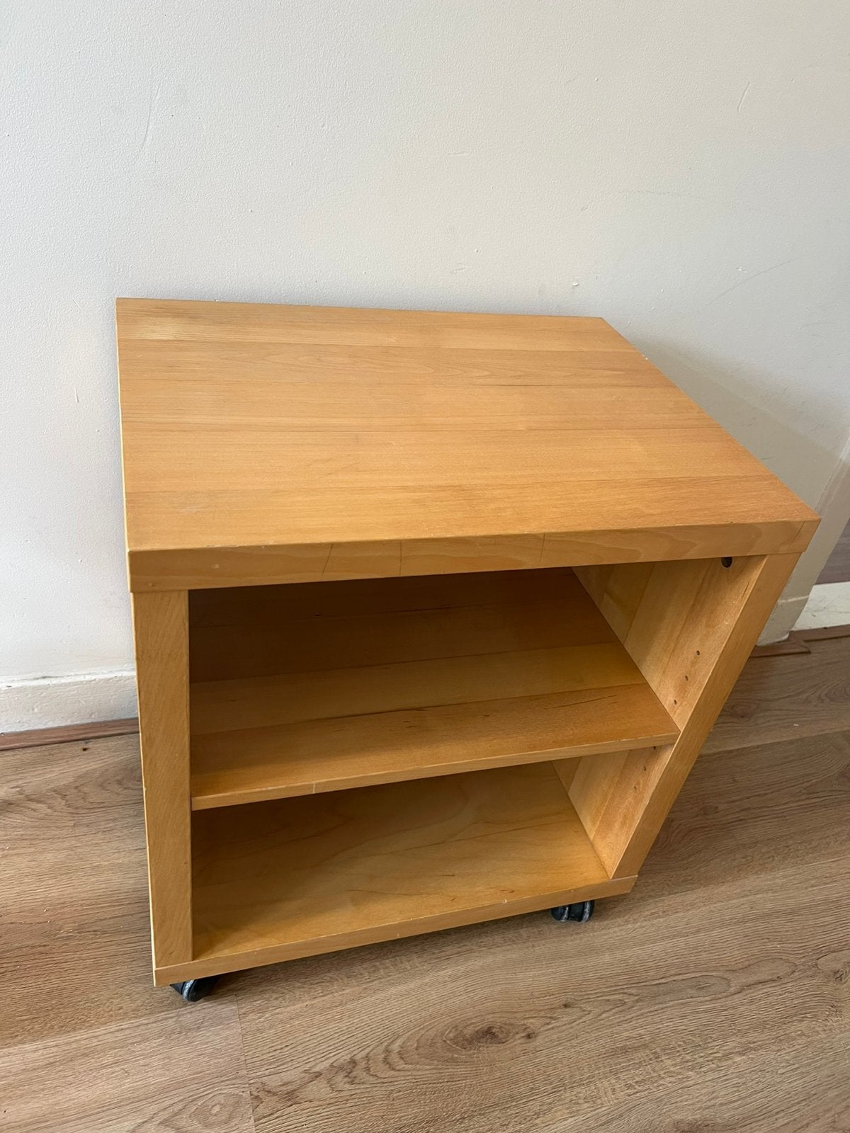 Ikea side table on wheels, Ophalen, Zo goed als nieuw, 75 cm of meer, 60 cm of meer