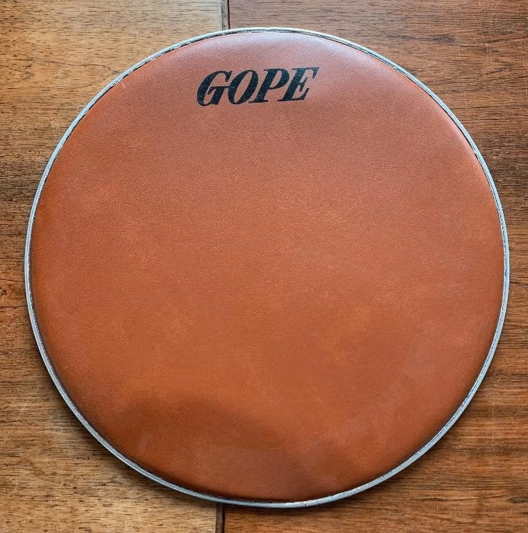 Dubbel synthetisch drumvel, vel, skin drum; Gope; 42 cm door, Muziek en Instrumenten, Ophalen of Verzenden, Zo goed als nieuw