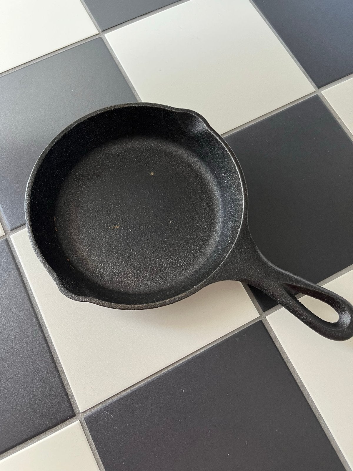 Lodge Gietijzeren Koekenpan - Cast Iron Pan 16cm, Ophalen, Koekenpan, Gebruikt, Gietijzer