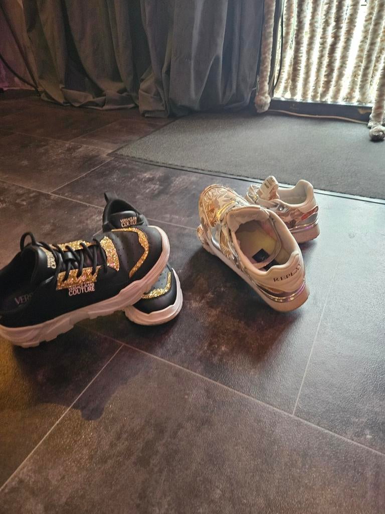 Versace Couture sneakers maat 37 - Zo goed als nieuw, Kleding | Dames, Schoenen, Ophalen of Verzenden, Zo goed als nieuw, Zwart