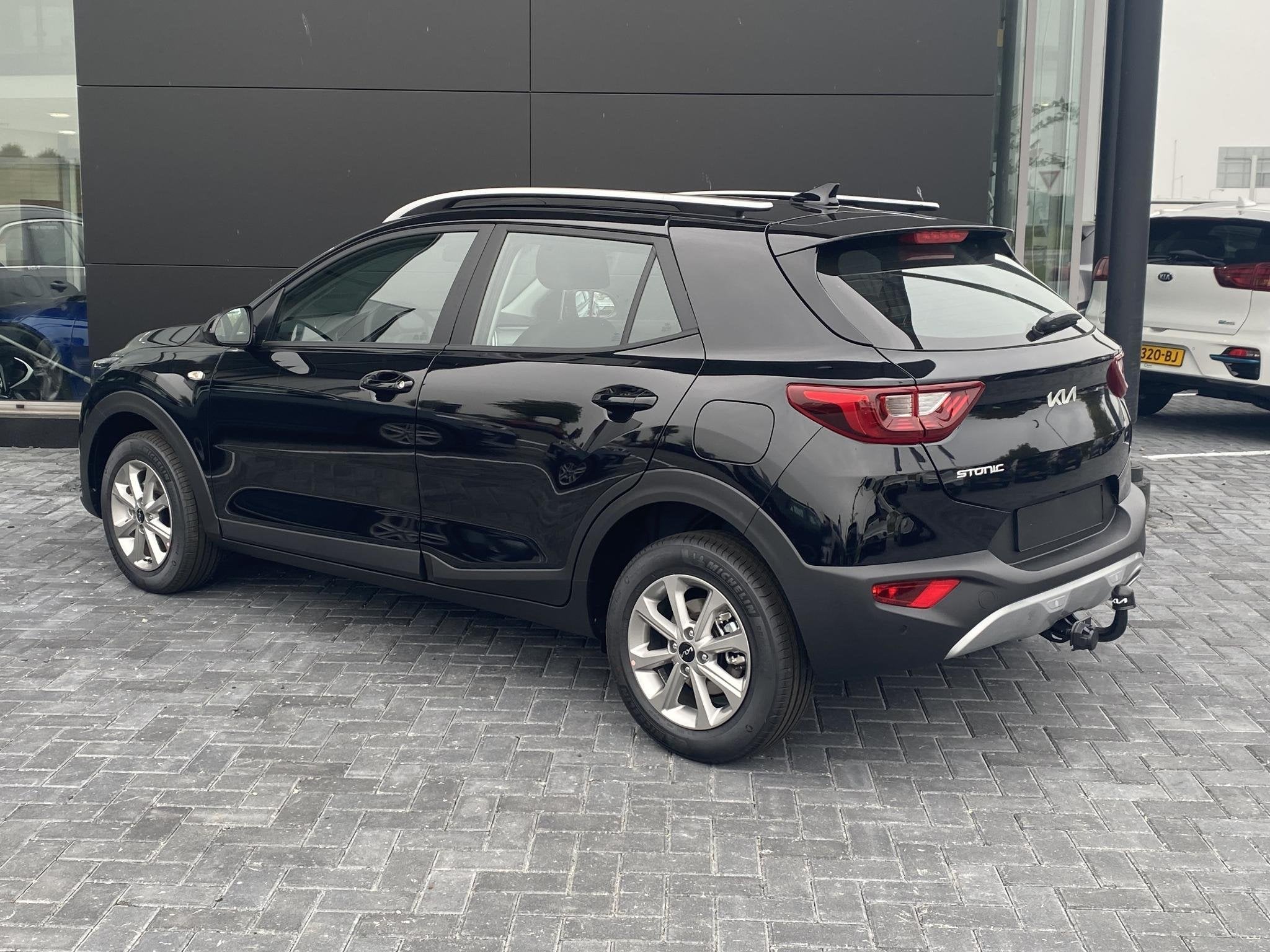 Kia Stonic 1.0 T-GDi MHEV DynamicLine | vanaf € 429,- per, Voorwielaandrijving, 710 kg, Zwart, Origineel Nederlands