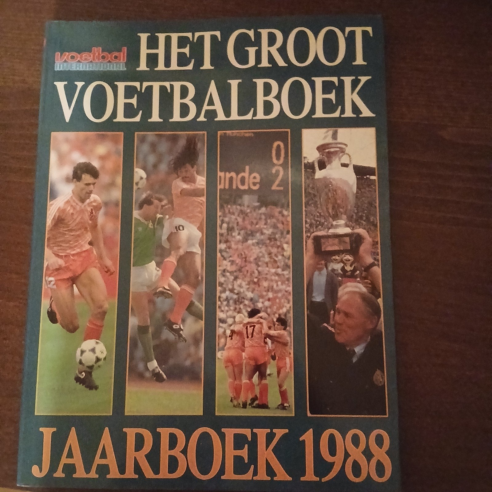 Voetbal International Jaarboek 1988 - Het Grote Voetbalboek, Ophalen of Verzenden, Gelezen, Voetbal International, Overige sporten
