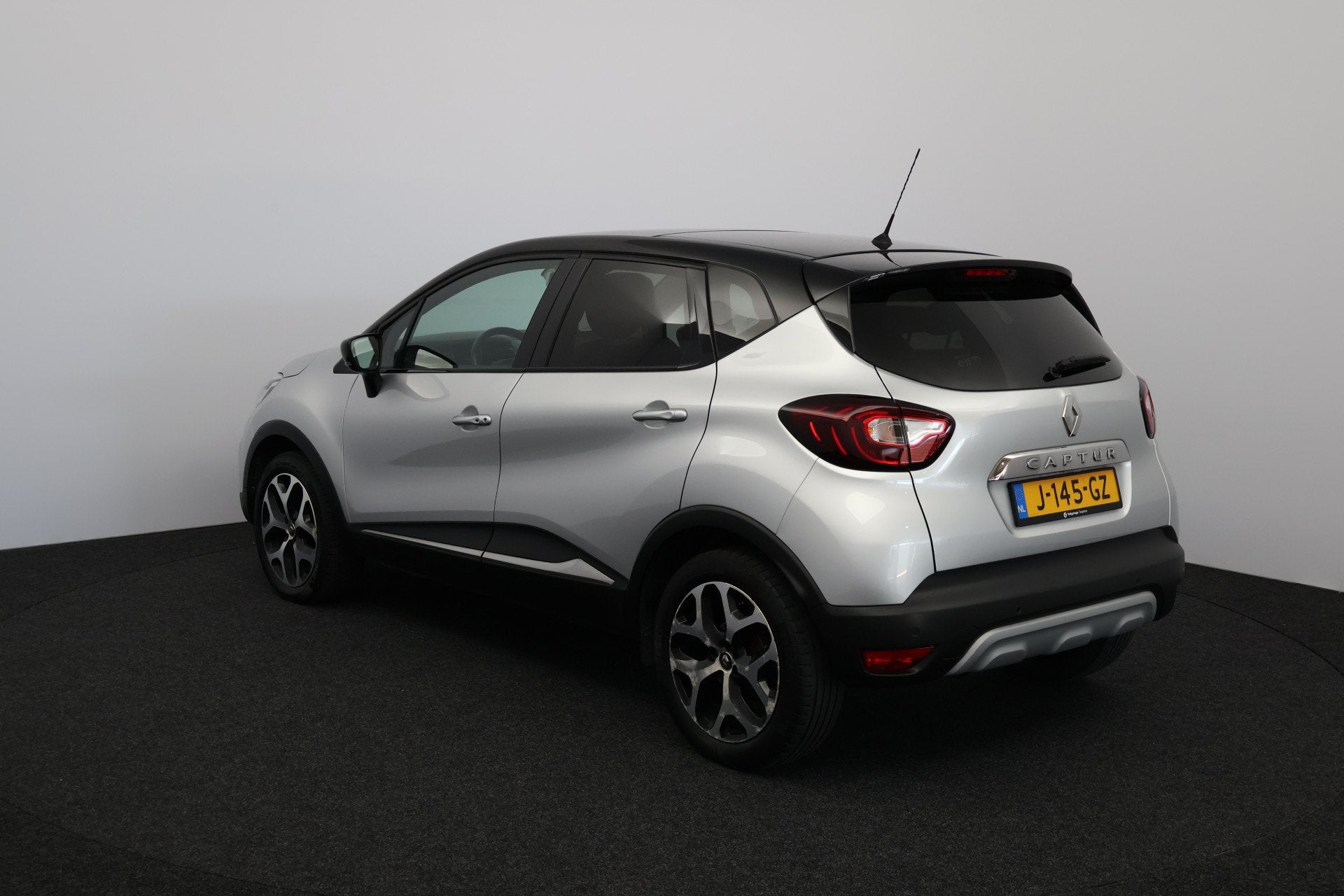 Renault Captur 0.9 TCe Intens/ PANORAMA-DAK/ Camera/ Two-Ton, Voorwielaandrijving, 898 cc, Parkeersensor, Gebruikt