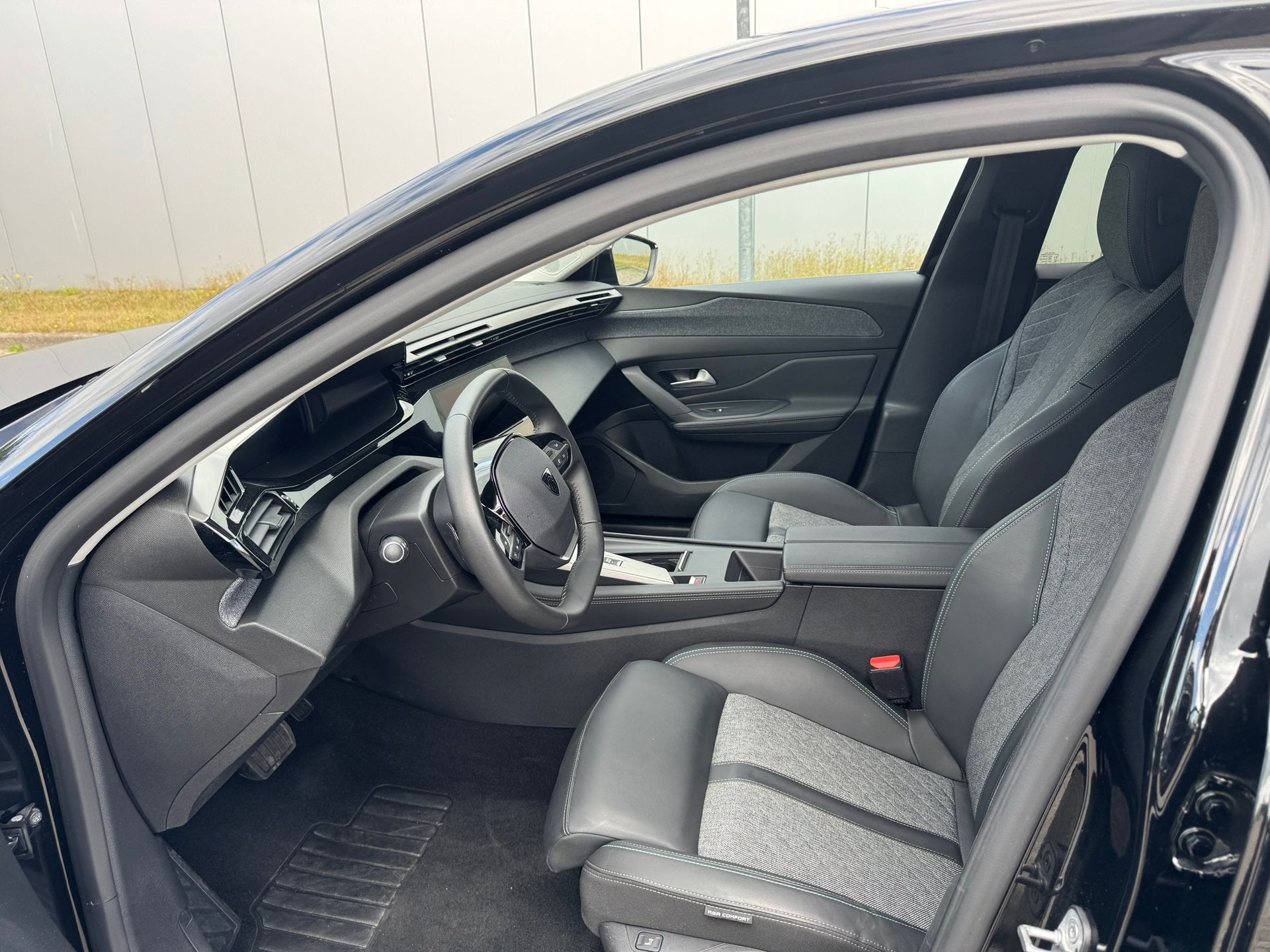 Peugeot 408 1.6 HYbrid Allure 180 EAT8 Automaat,, Gebruikt, Euro 6, 4 cilinders, 150 pk