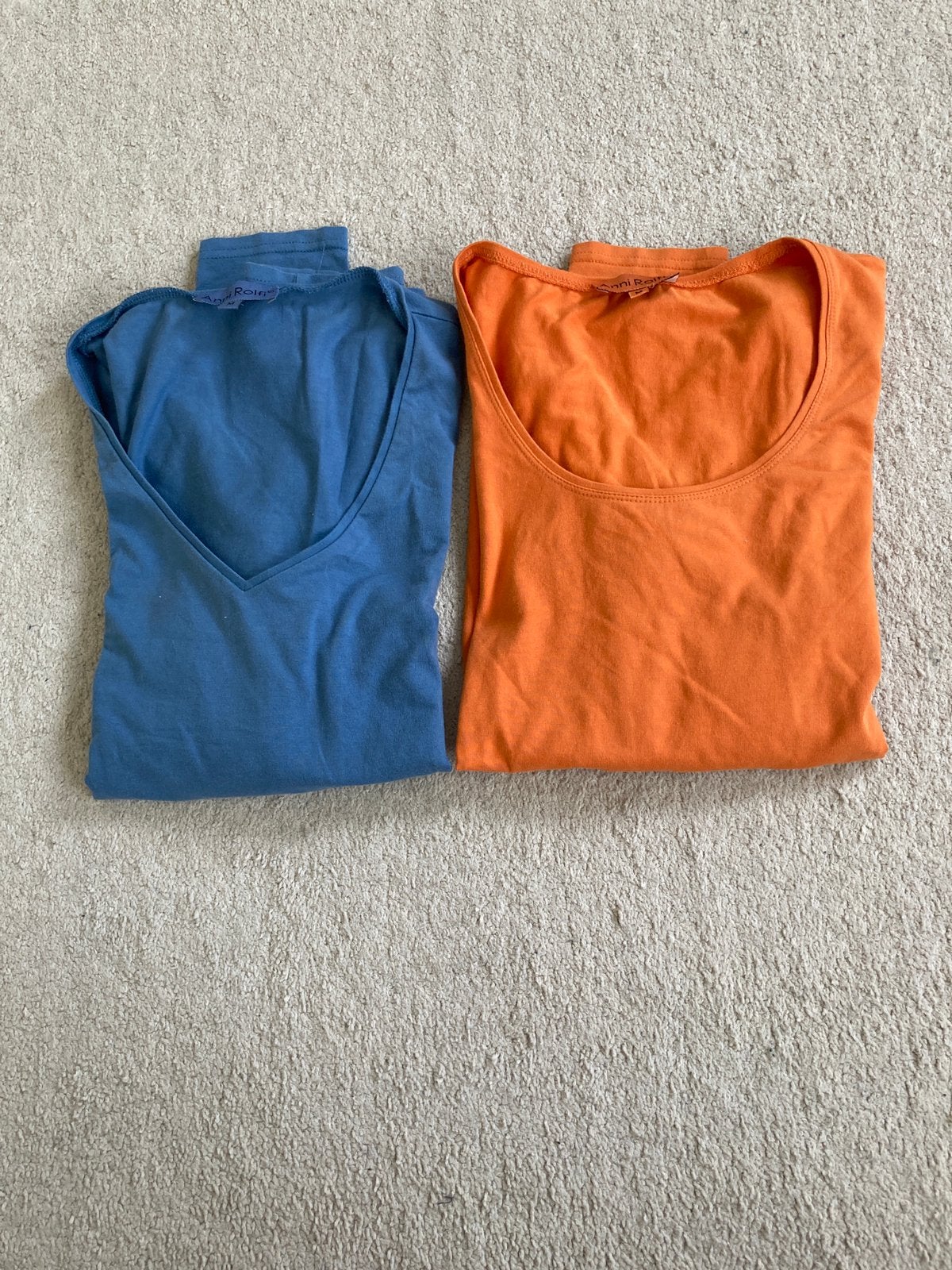 Set van 2 T-shirts: Blauw V-hals & Oranje Medium, Kleding | Dames, T-shirts, Zo goed als nieuw, Maat 38/40 (M), Meerkleurig, Lange mouw