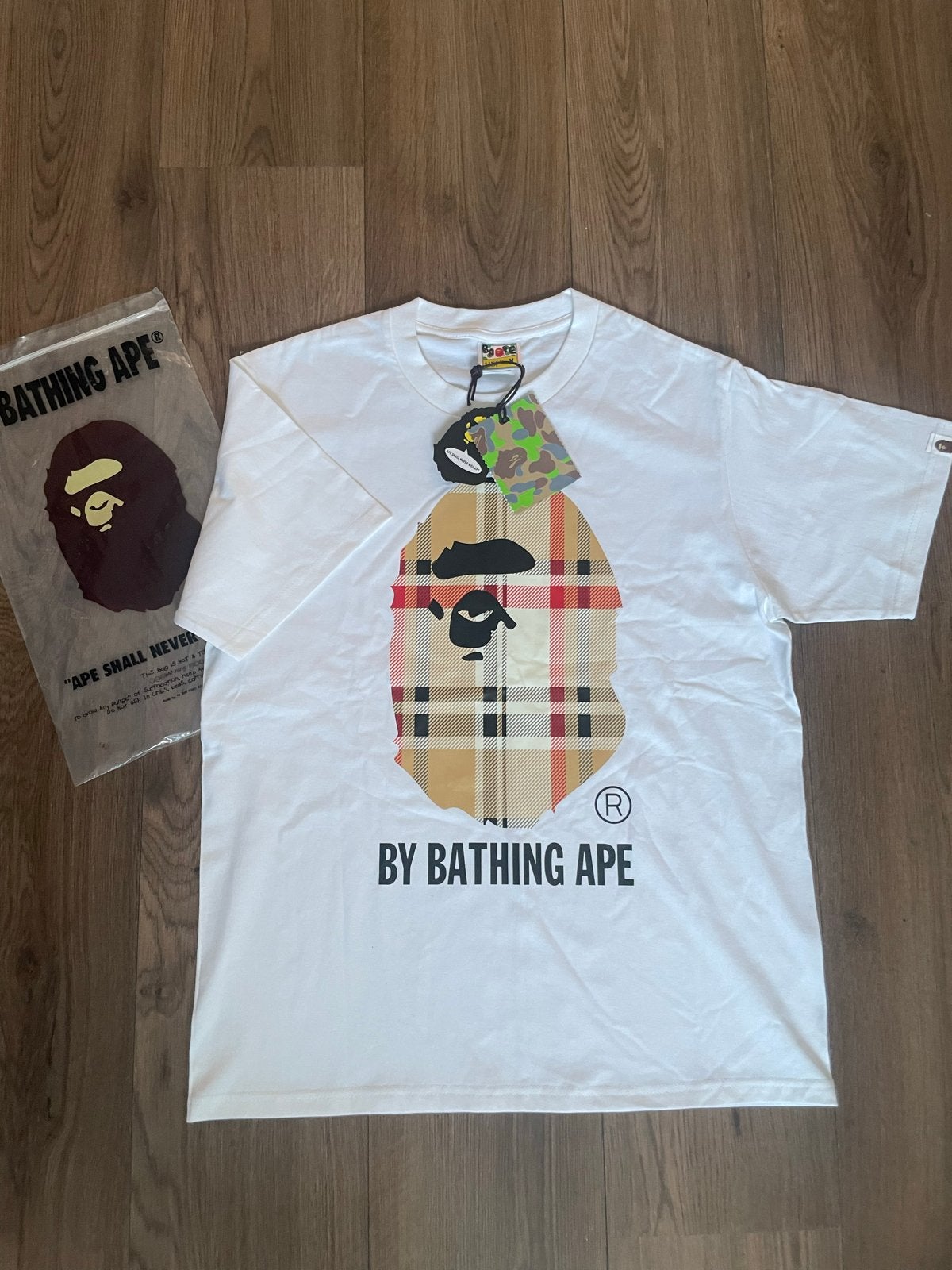 A Bathing Ape x Burberry BAPE Head T-shirt Maat M, Ophalen of Verzenden, Nieuw, Maat 48/50 (M), Wit