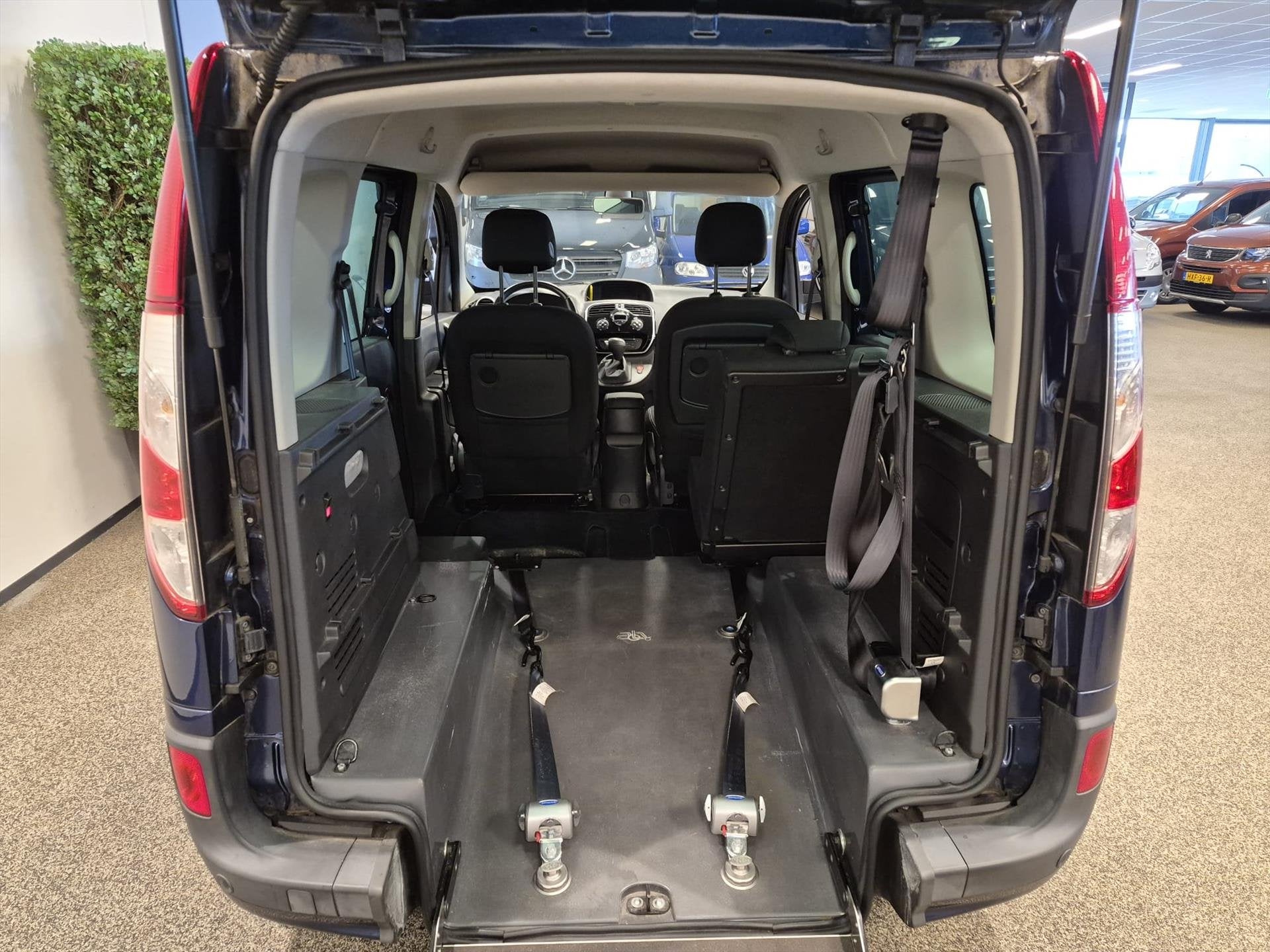 Renault Kangoo Rolstoelauto Automaat 3+1, Auto's, Automaat, 12 maanden, Gebruikt, Blauw