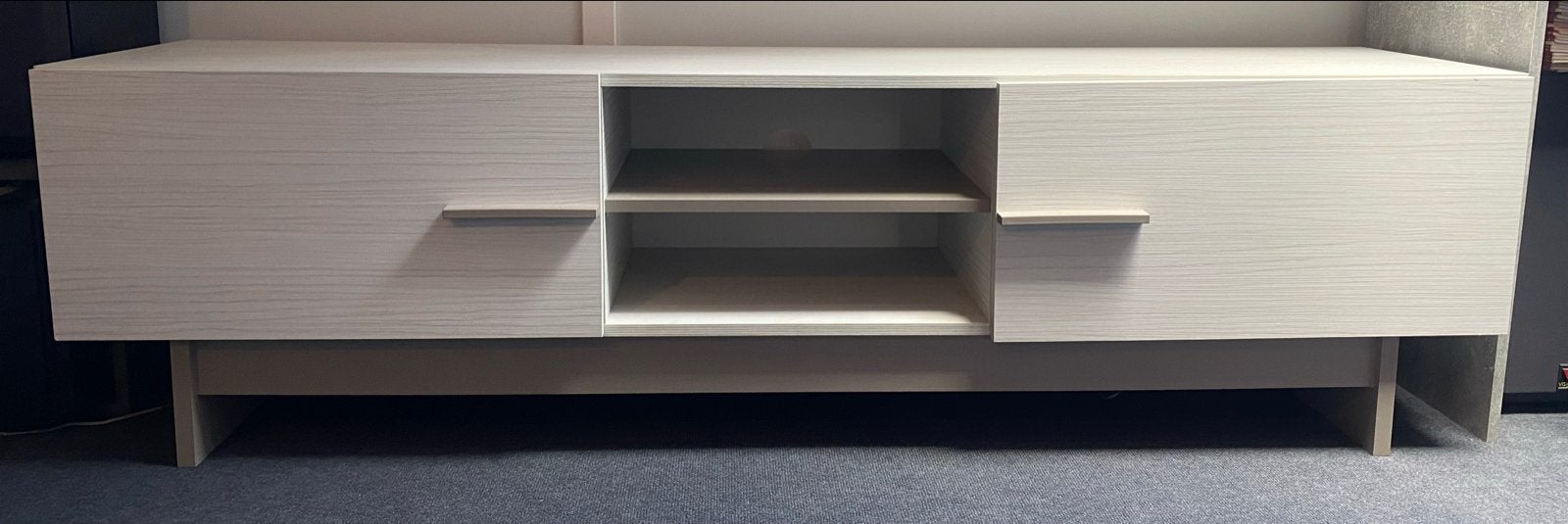 Modern TV-meubel/dressoir met opbergruimte, Ophalen, 150 tot 200 cm, Zo goed als nieuw, Minder dan 100 cm