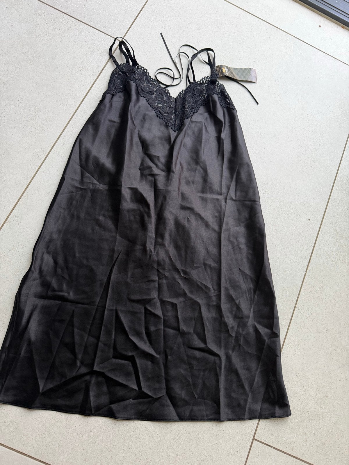 Zwart satijnen nachthemd met kant - Christine le Duc, Ophalen of Verzenden, Zwart, Nachtkleding