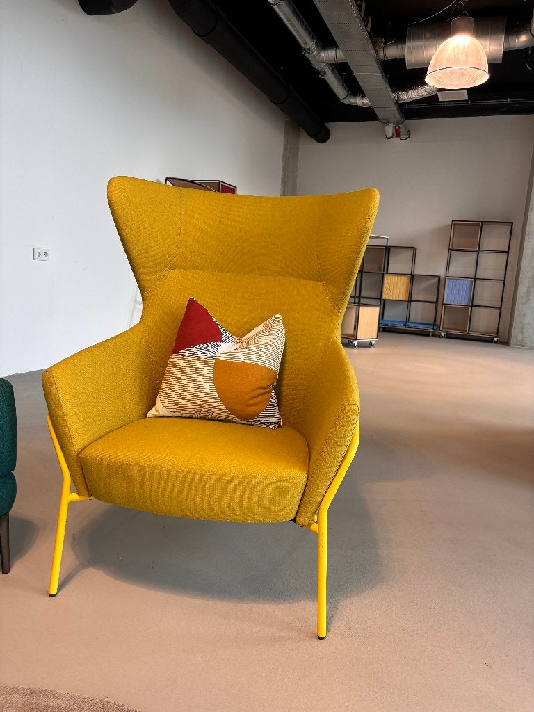 Sixteen3 Romy Oorfauteuil Geel Metalen Frame  CS26521, Ophalen, Stof, 75 tot 100 cm, Zo goed als nieuw