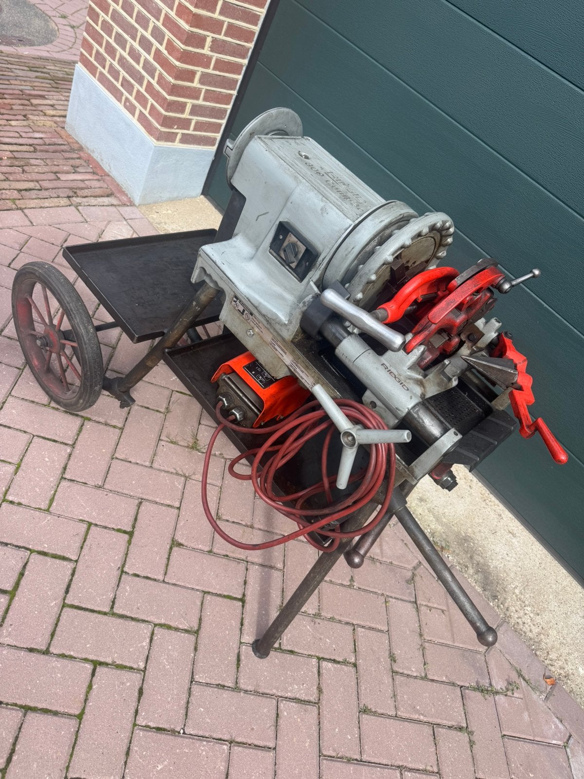Te koop Ridgid 300 compact draadsnij machine op handige kar, Ophalen of Verzenden, Zo goed als nieuw