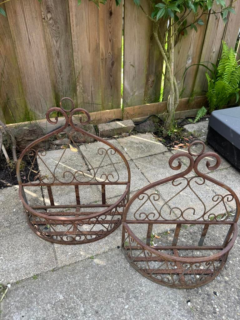 2 ijzeren planten bakjes, Ophalen, Zo goed als nieuw
