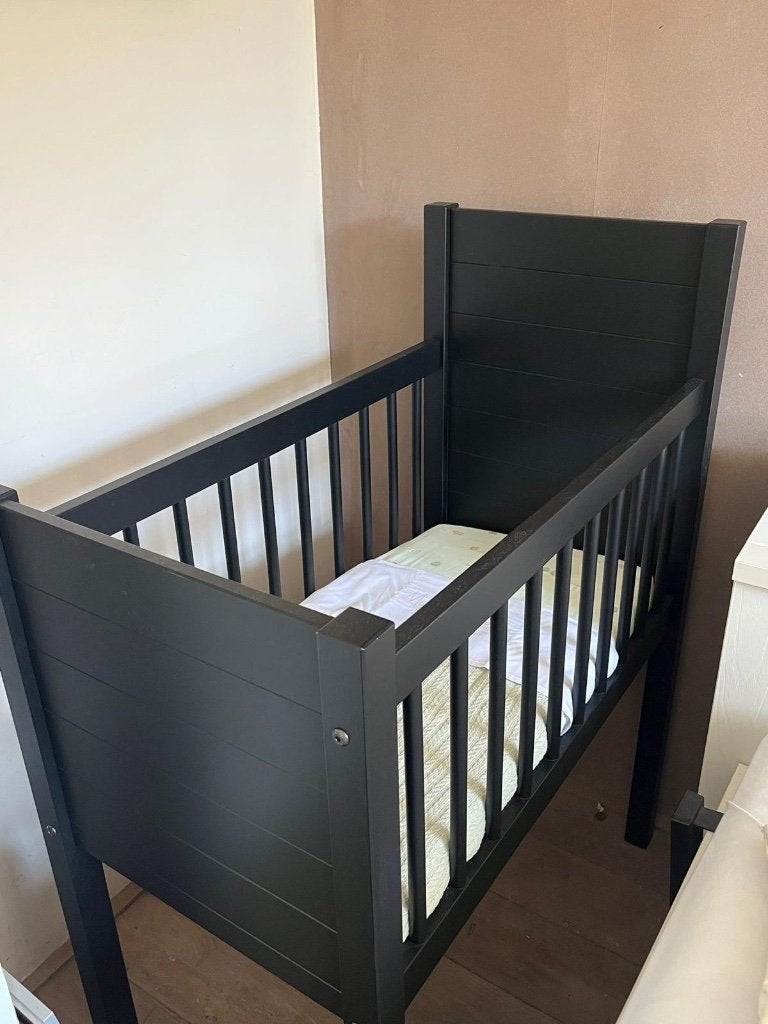 Kidsmill Noa Wieg Mat Zwart, Ophalen, Zo goed als nieuw, Wieg