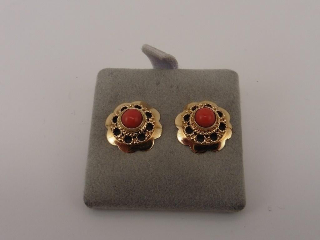 Gouden oorknopjes met bloedkoraal                        G45, Gebruikt, ., Ophalen of Verzenden, .