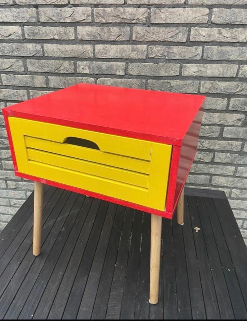 Retro Nachtkastje Rood Geel met Lade, Gebruikt, Minder dan 45 cm, Hout, 55 tot 70 cm