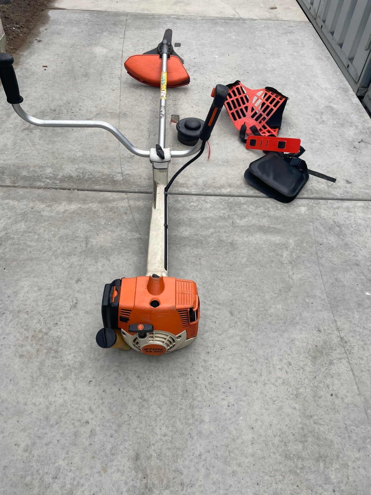 Stihl bosmaaier FS 300,met draadkop en mes, Tuin en Terras, Ophalen, Zo goed als nieuw, Benzine