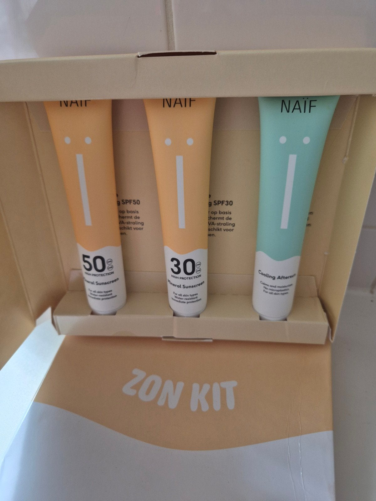 2 x Naif sun care gift sets nieuw, Sieraden, Tassen en Uiterlijk, Uiterlijk | Lichaamsverzorging, Ophalen of Verzenden, Nieuw