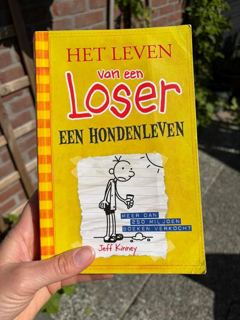 Boek Leven van een loser Een hondenleven, Boeken, Ophalen of Verzenden, Gelezen, Verhalen