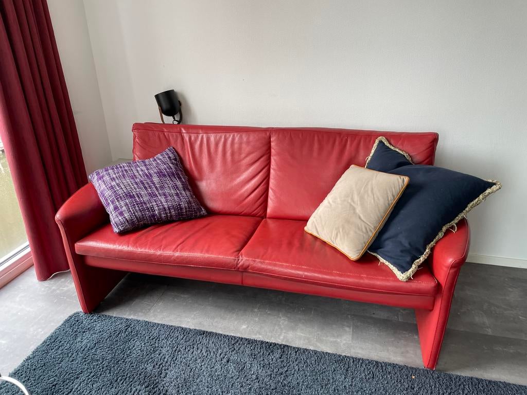 Comfortabele rode leren bank, Huis en Inrichting, Banken | Bankstellen, Ophalen, Gebruikt, 150 tot 200 cm, Driepersoons
