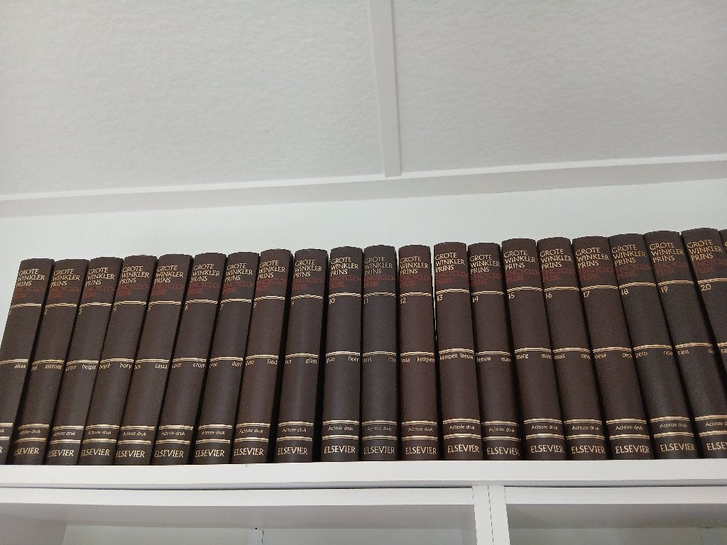 Grote Winkler Prins Encyclopedie en elf Jaarboeken., Ophalen, Zo goed als nieuw, Diverse auteurs