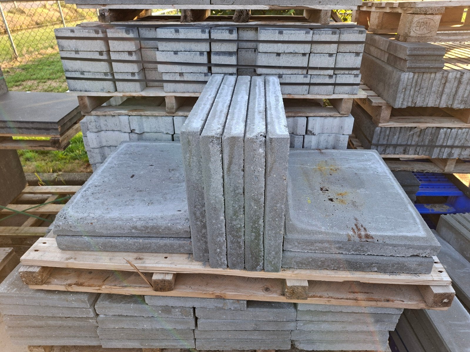 Nieuwe grijze betontegels 40x60x5cm met vellingkant (9 stuks, Nieuw, Ophalen of Verzenden, Minder dan 5 m², Beton