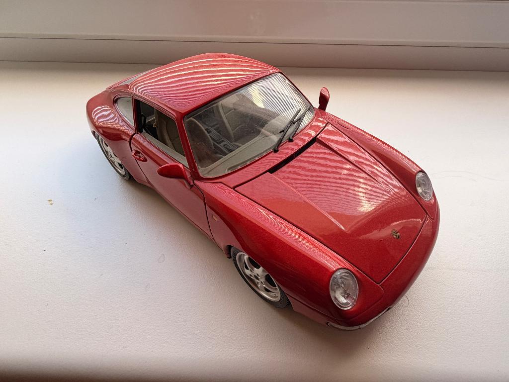 Bburago Porsche 911 Carrera 1993 Rood schaal 1:18, Hobby en Vrije tijd, Modelauto's | 1:18, Ophalen, Zo goed als nieuw, Auto, Bburago