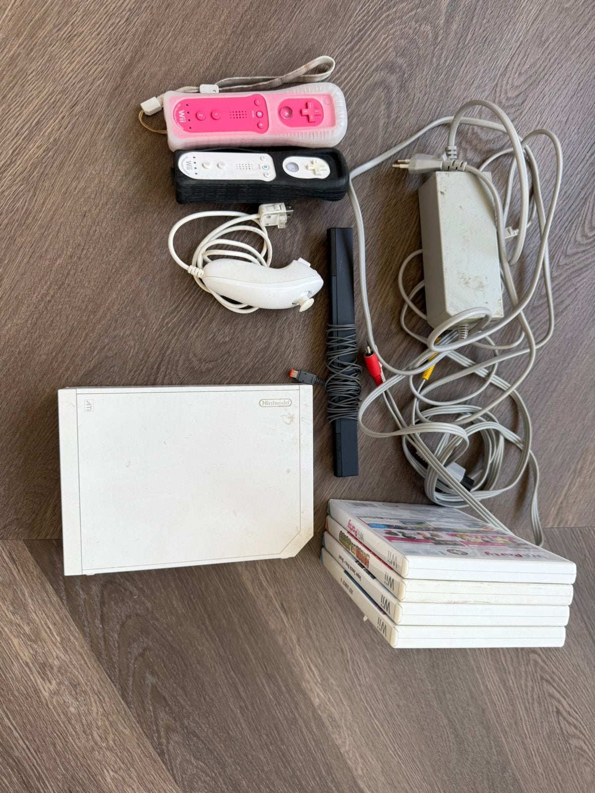 Complete Nintendo Wii Console Bundel + games, Ophalen, Gebruikt, Met 2 controllers, Met games