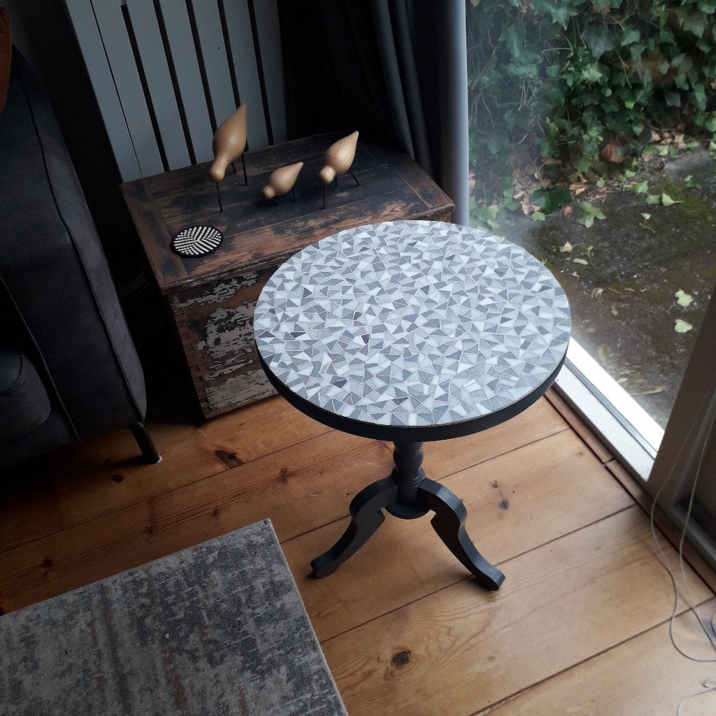 Gemozaiekt antiek tafeltje, Minder dan 55 cm, Rond, Zo goed als nieuw, Hout