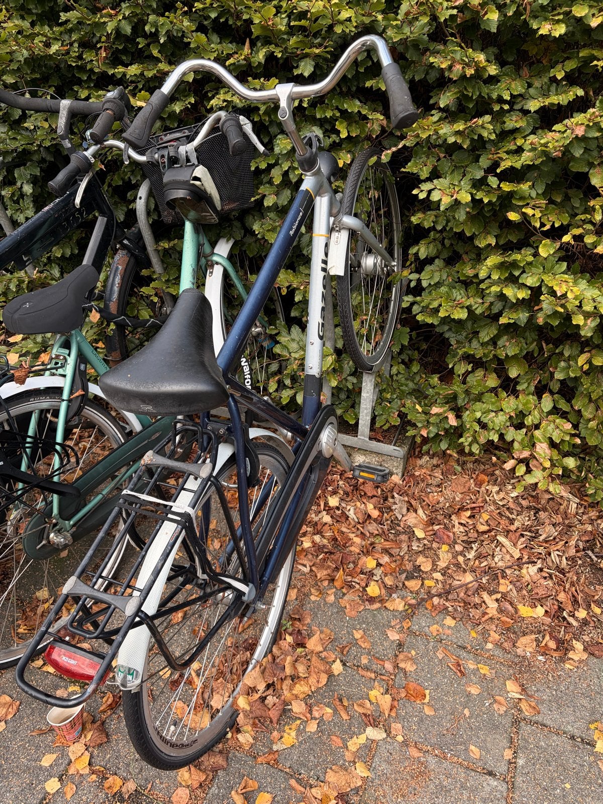“Male” Bicycle, one flat tire, Fietsen en Brommers, Ophalen, Gebruikt, Stadsfiets