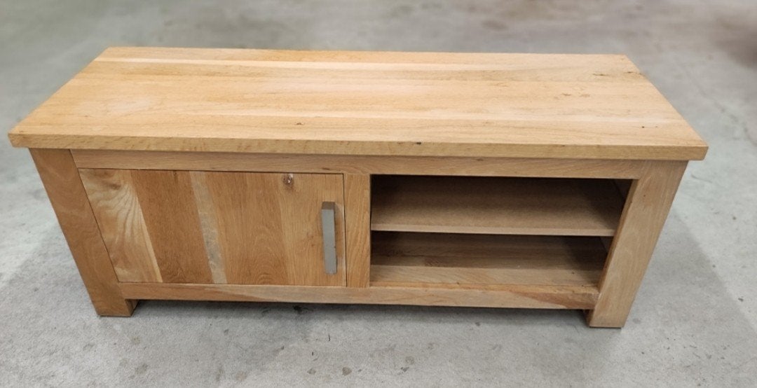 Massief eiken tv-meubel met opbergruimte, Huis en Inrichting, Ophalen, 100 tot 150 cm, Eikenhout, Zo goed als nieuw