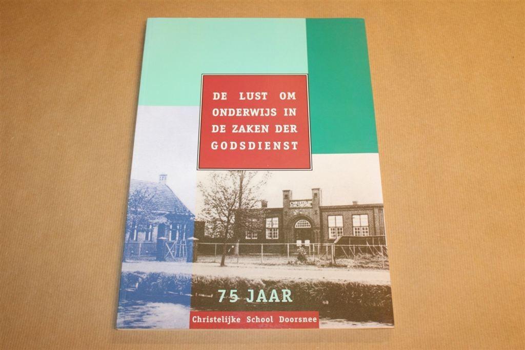 Gedenkboek - 75 jaarChr School Doorsnee Nieuwe Pekela, Boeken, Ophalen of Verzenden, Zo goed als nieuw