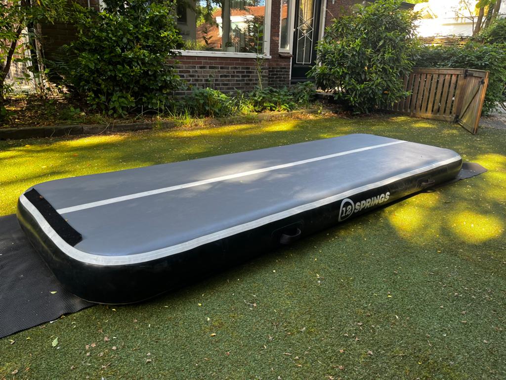 Airtrack 12springs 300x100cm met pomp en antislipmat, Ophalen, Zo goed als nieuw