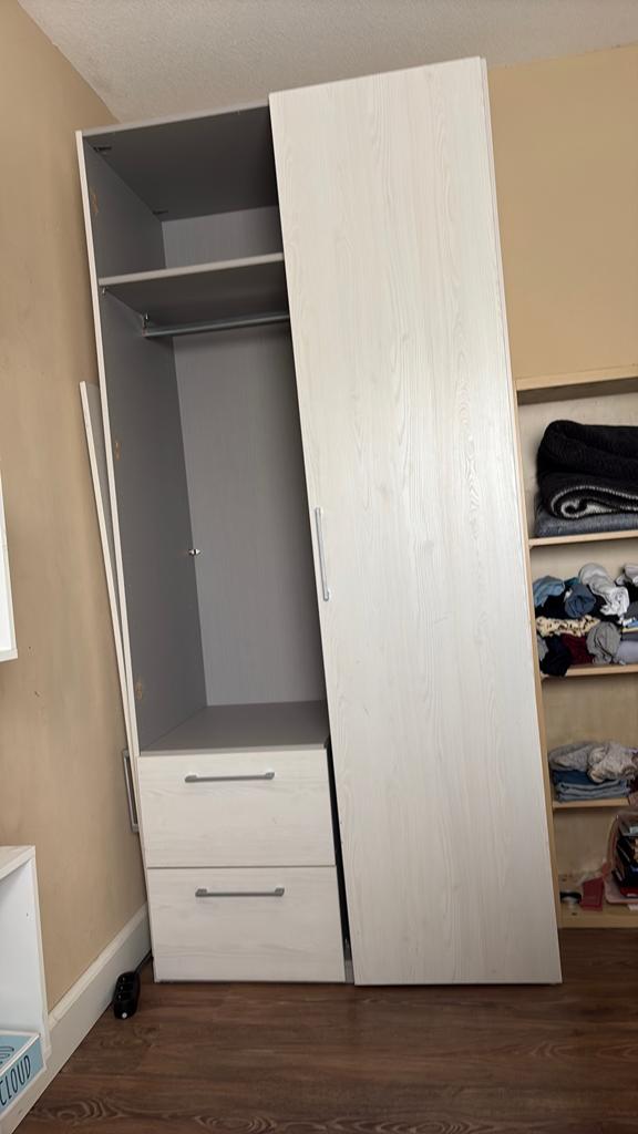 Gratis kledingkast, Huis en Inrichting, Kasten | Kledingkasten, Met deur(en), Gebruikt, 200 cm of meer, Overige houtsoorten