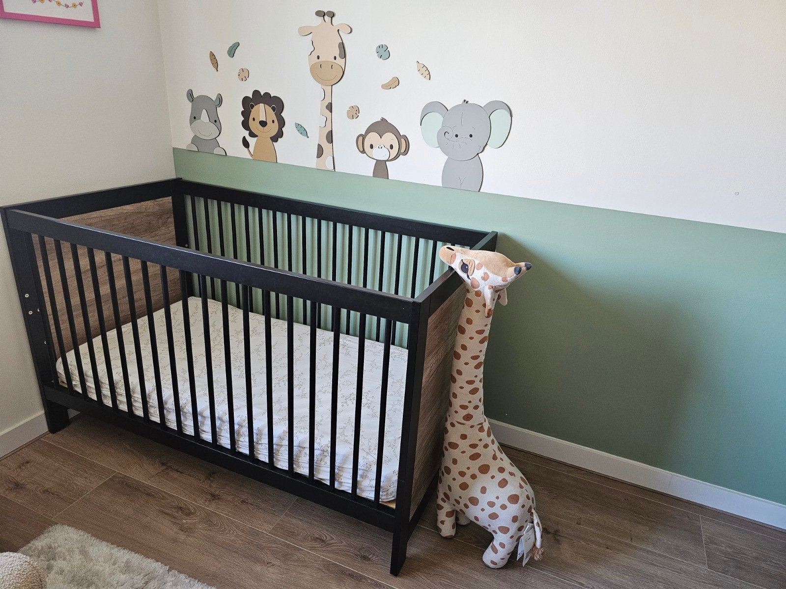Europe Baby Vittoria Ledikant, Commode & Wandrek babykamer, 70 tot 85 cm, 140 tot 160 cm, Zo goed als nieuw, Ophalen