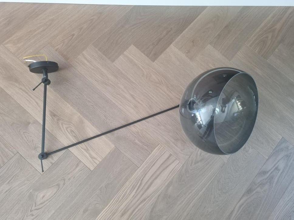 Mooie hanglamp met zwarte armatuur en rookglas kap, Ophalen, Zo goed als nieuw, Kunststof