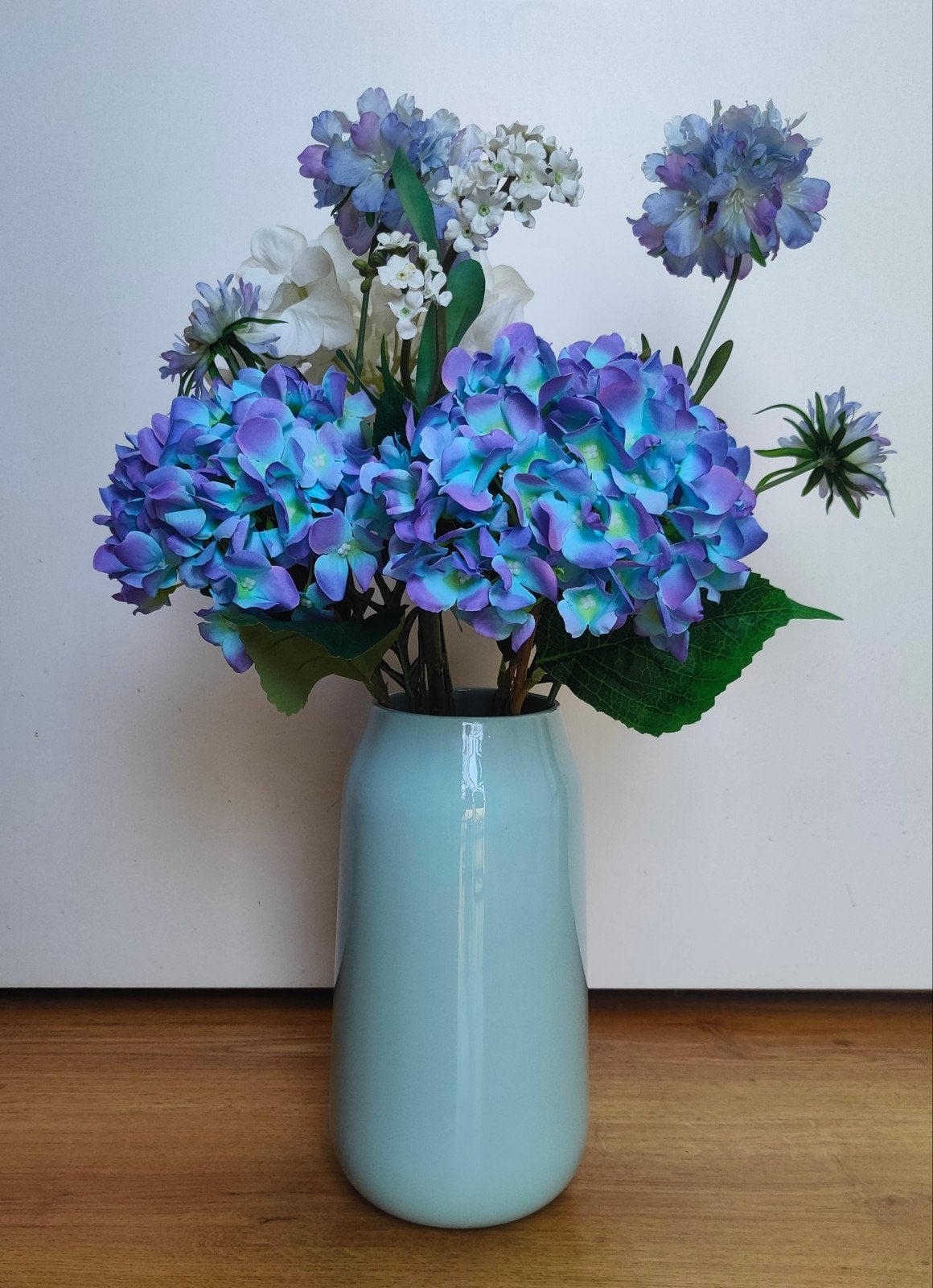 Elegante pastel groene HEMA vaas 28 cm, zonder kunstbloemen, 28 cm, Ophalen of Verzenden, Zo goed als nieuw, Steen/keramiek
