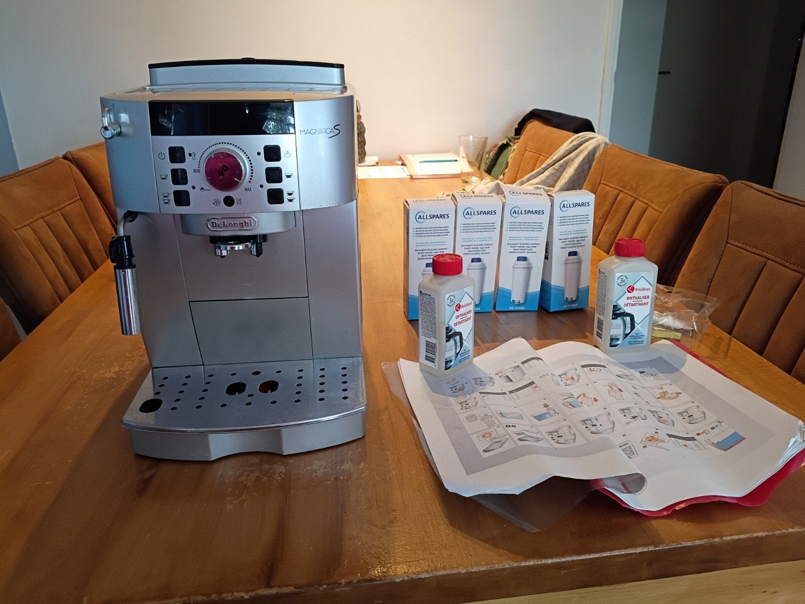 DeLonghi Magnifica S volautomatische espressomachine, Gebruikt, Espresso apparaat, 2 tot 4 kopjes, Afneembaar waterreservoir