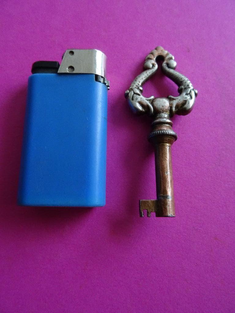 MOOIE ANTIEKE SLEUTEL MET DOLFIJNEN SLEUTELS SLOT SLOTEN, Ophalen of Verzenden