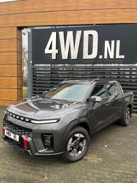 KGM MUSSO EV 82 KW PICK UP 5 pers 1800 KG trekhaak VOORRAAD, Auto's, 81 kWh, Zwart, Leder, Te koop