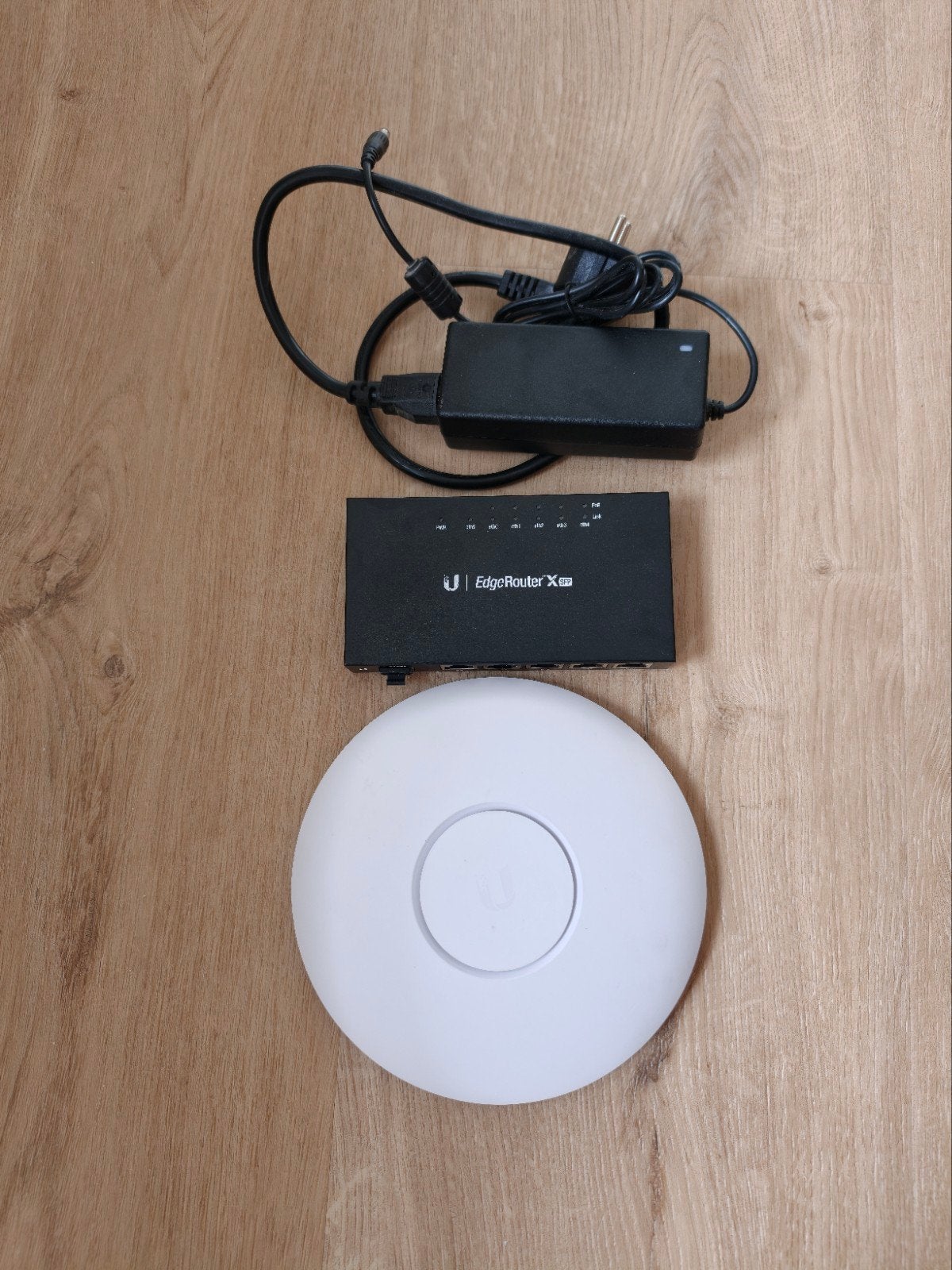 Ubiquiti UniFi AP AC LR en EdgeRouter X SFP, Ophalen of Verzenden, Zo goed als nieuw