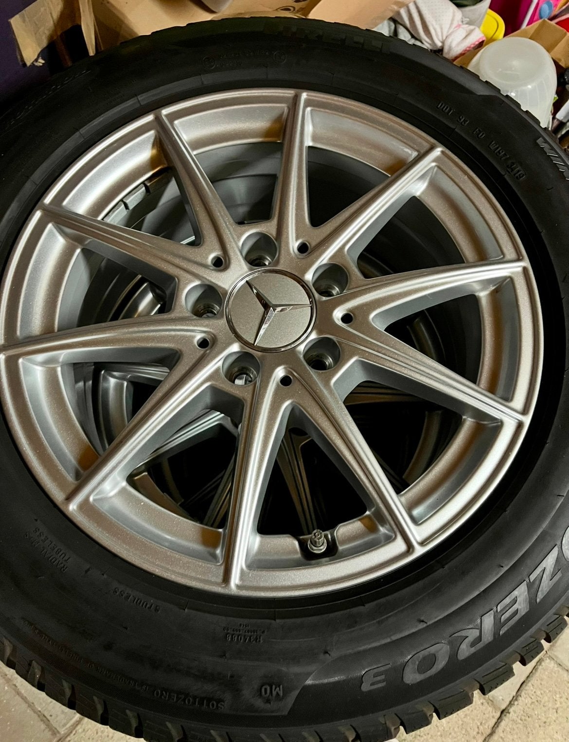 Pirelli winterbanden met Mercedes velg 4 stuks, Auto-onderdelen, Ophalen, 18 inch, Banden en Velgen, Nieuw