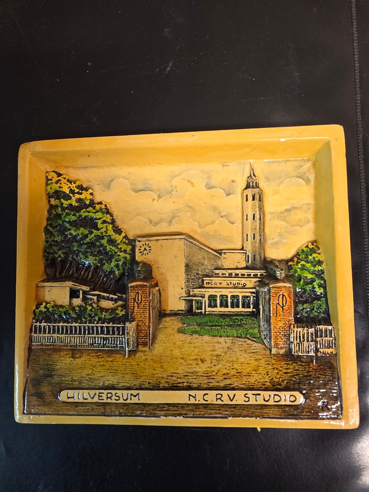 Vintage Hilversum N.C.R.V. Studio reliëf wanddecoratie, Ophalen of Verzenden
