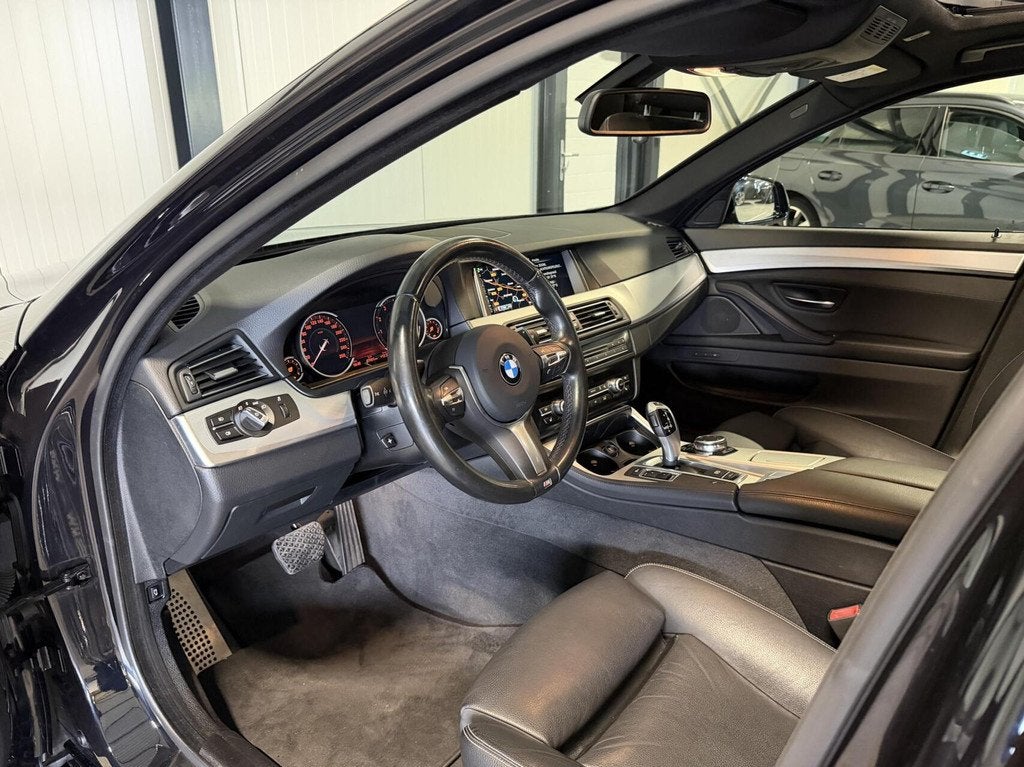 BMW 5-serie 520i M-Sport High Executive Pano Memory NL-AUTO, Auto's, Automaat, Achterwielaandrijving, Gebruikt, Euro 6