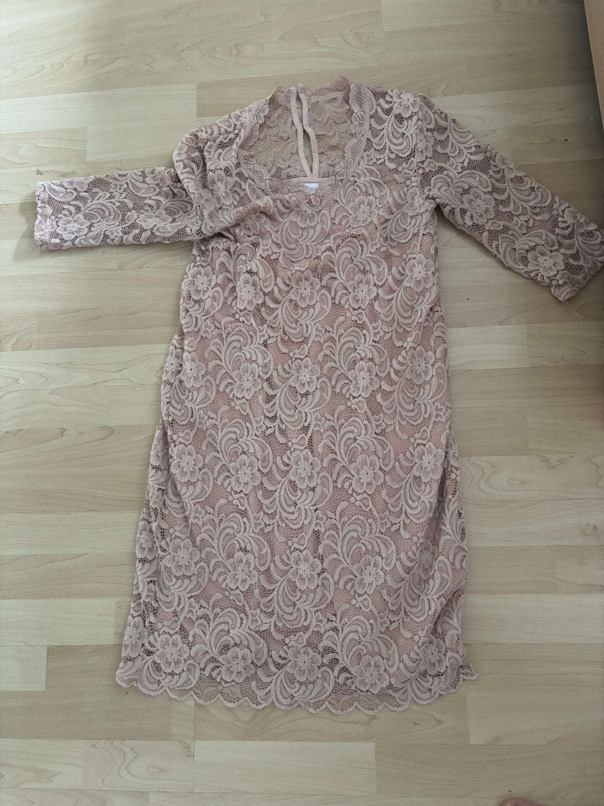 Roze kanten jurk met 3 kwart mouwen.kort jurkje m, Ophalen of Verzenden, Zo goed als nieuw