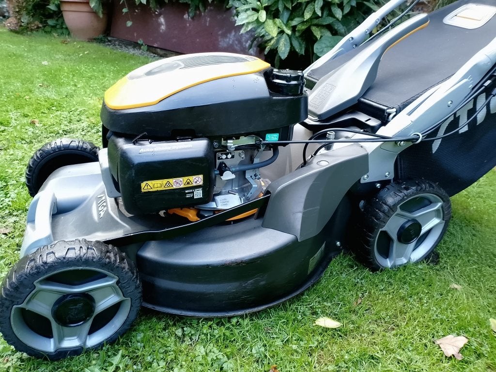 Hele jonge Stiga Twinclip 554 E Grasmaaier start nu even nie, Tuin en Terras, Ophalen, Cirkelmaaier, Gebruikt, Benzine-grasmaaier