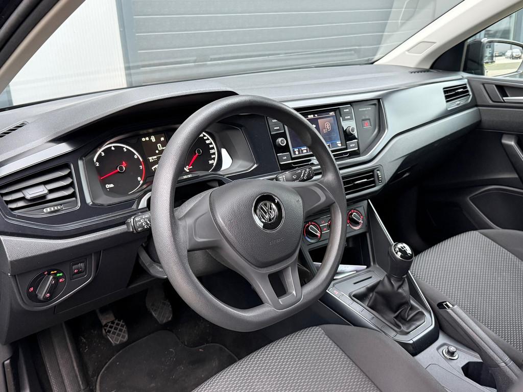 Volkswagen Polo 1.0 MPI Comfortline / APK / 2018, Auto's, Volkswagen, 1005 kg, Euro 6, Zwart, Bedrijf