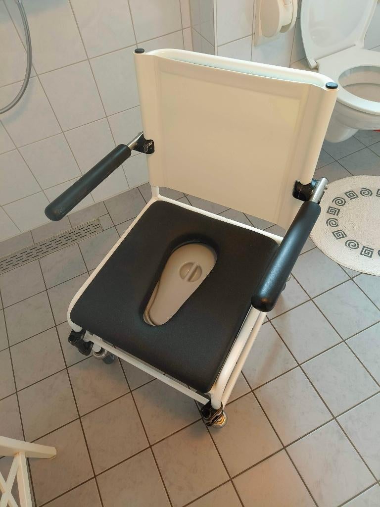 Verrijdbare toilet-douchestoel, Ophalen, Gebruikt