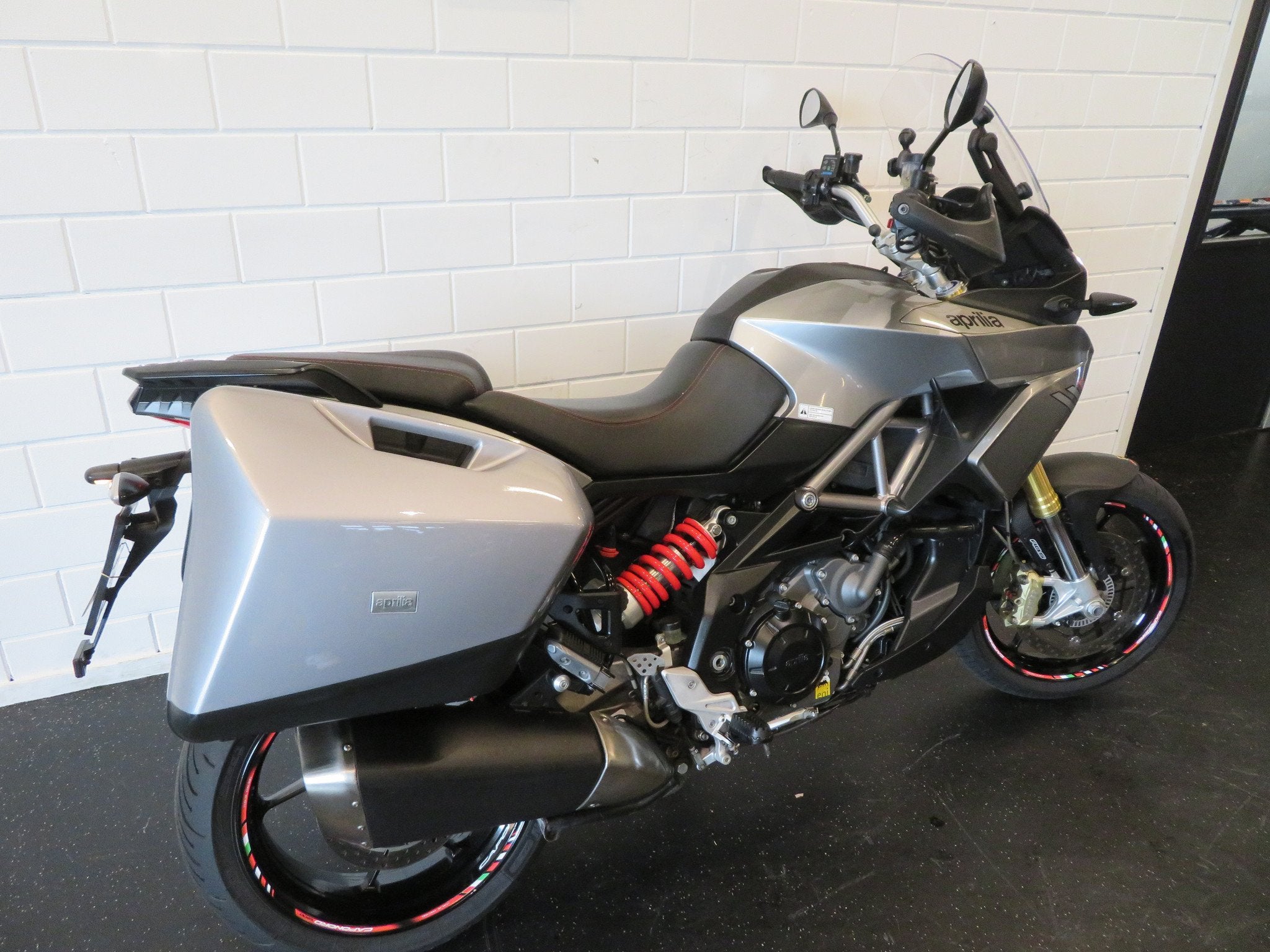 Aprilia CAPONORD 1200 TRAVEL PACK HVV PERF. (bj 2013), Motoren, Toermotor, Gebruikt, Bedrijf