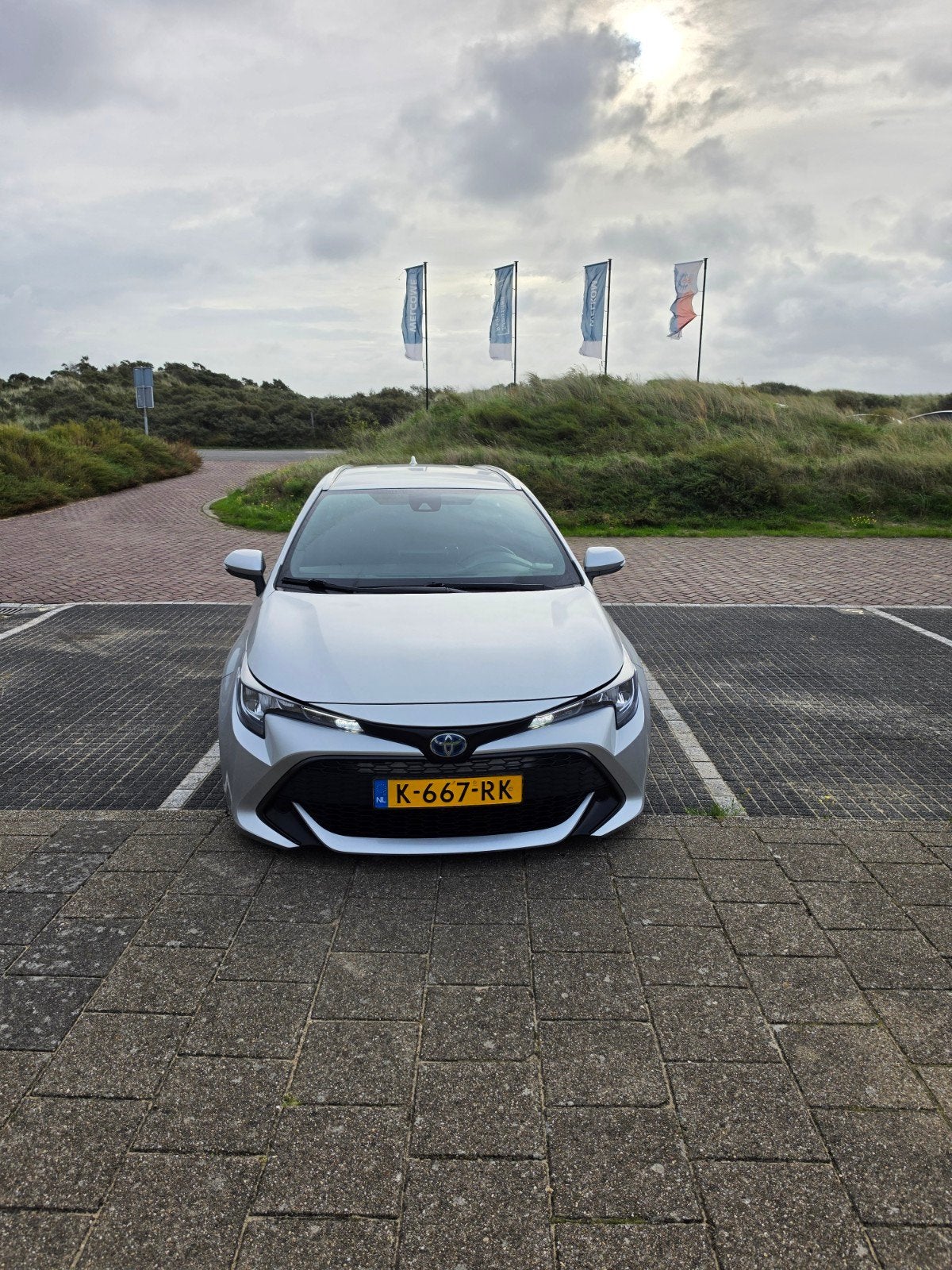Toyota Corolla TS 1.8 Hybrid 122pk CVT 2021 Grijs, Auto's, 1345 kg, 450 kg, 750 kg, Hybride Elektrisch/Benzine
